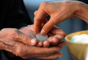 Rước lễ cho người ly dị tái hôn theo Tông huấn Amoris Laetitia